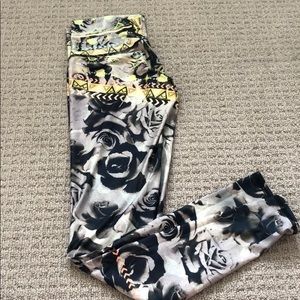 Teeki leggings size small